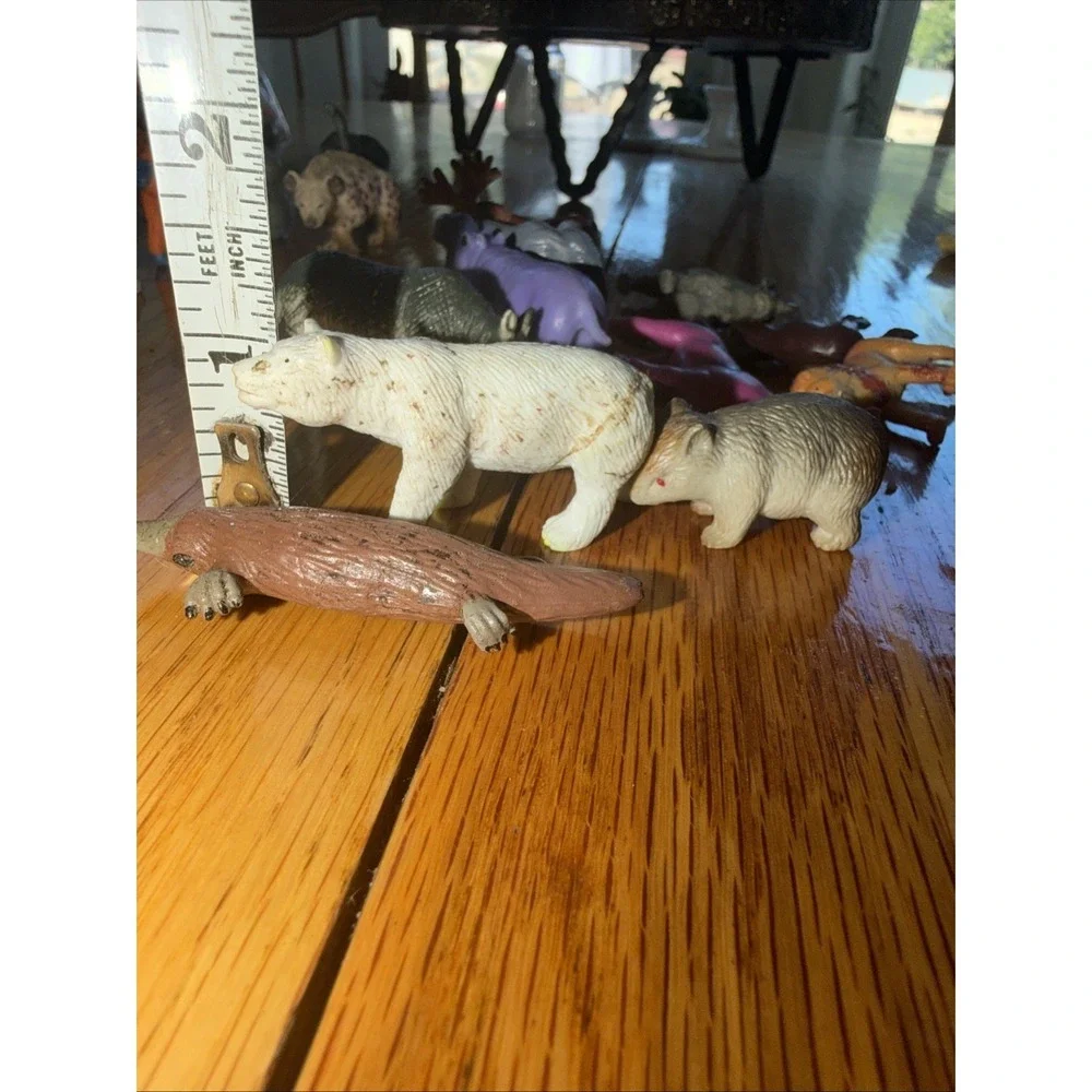 Lot Of Small Plastic Safari Zoo Wildlife Figures 17 Total All Colors And Species